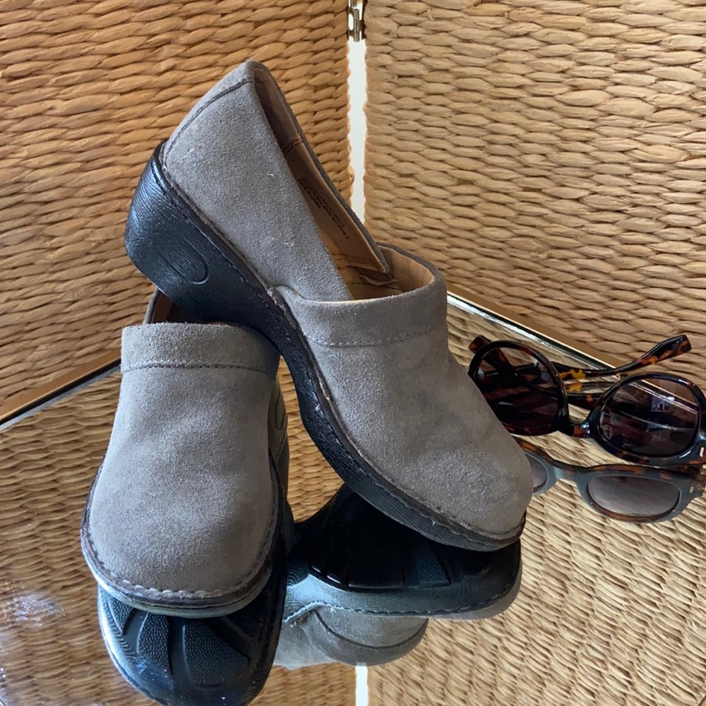 ⭐️⭐️⭐️NEW - Born - Grey Leather Clogs Size 8M -Condition New! NWOT